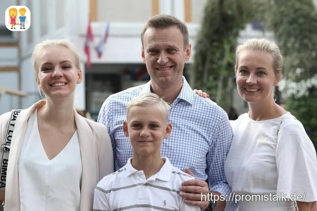 Alexei Navalny Familie frau Julija Tochter Daria Sohn Sachar Stehen